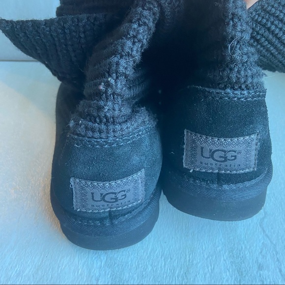UGG Women's Classic Ribbed Sweater Boots 5819 Size 6 EU 37 Black - Picture 2 of 7
